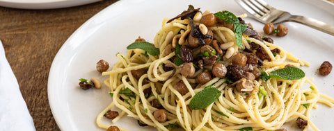 Roasted chickpea, raisin and pinenut spaghetti